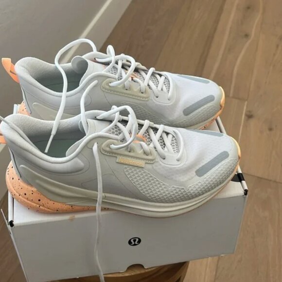 STAINS Lululemon Blissfeel Trail Womens Running Shoe Light Vapor